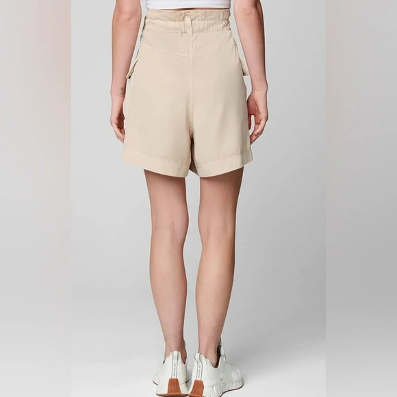 Blank NYC Just Sayin paperbag style shorts XS Light Khaki NWT - Picture 2 of 7